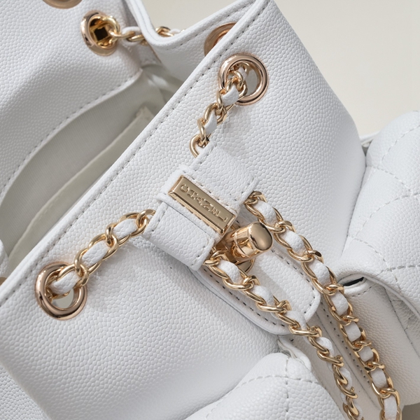 シャネルバッグ角部分ディテール